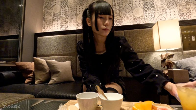 美緒(19)可愛巨乳大學生的初肛門貫通影片本編與其他角度。